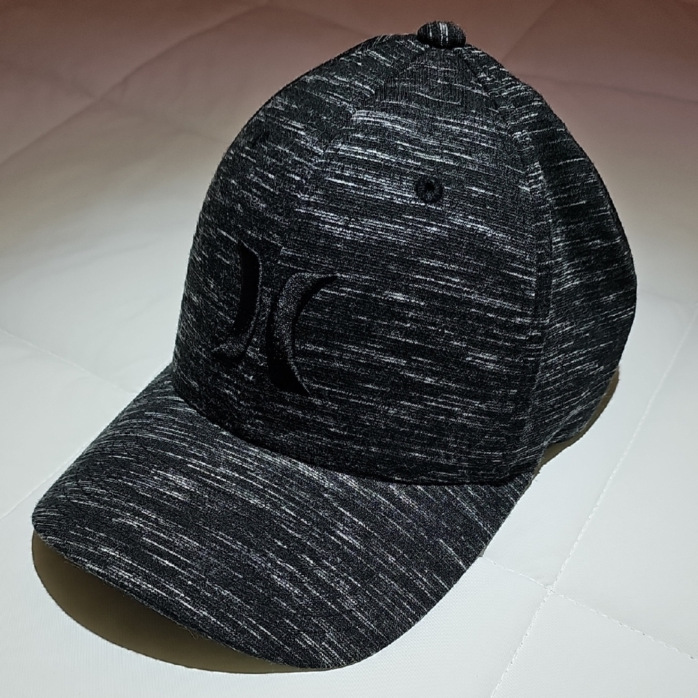 Hurley Flexfit Black and Gray Cap